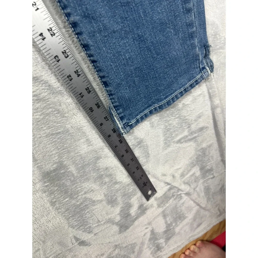 True Religion Jeans Mens 38x34 GENO Relaxed Slim Light Wash Denim Distressed USA